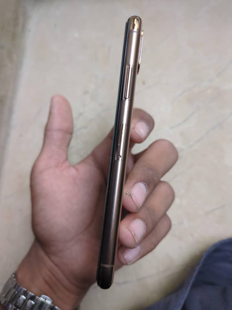 Apple iPhone XS 3