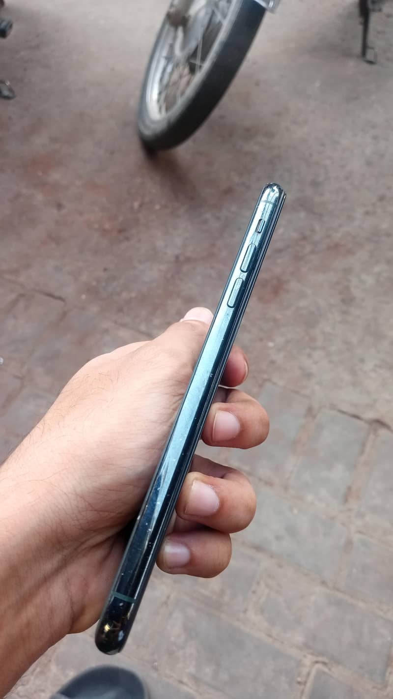 Apple iPhone 11 Pro Max 1
