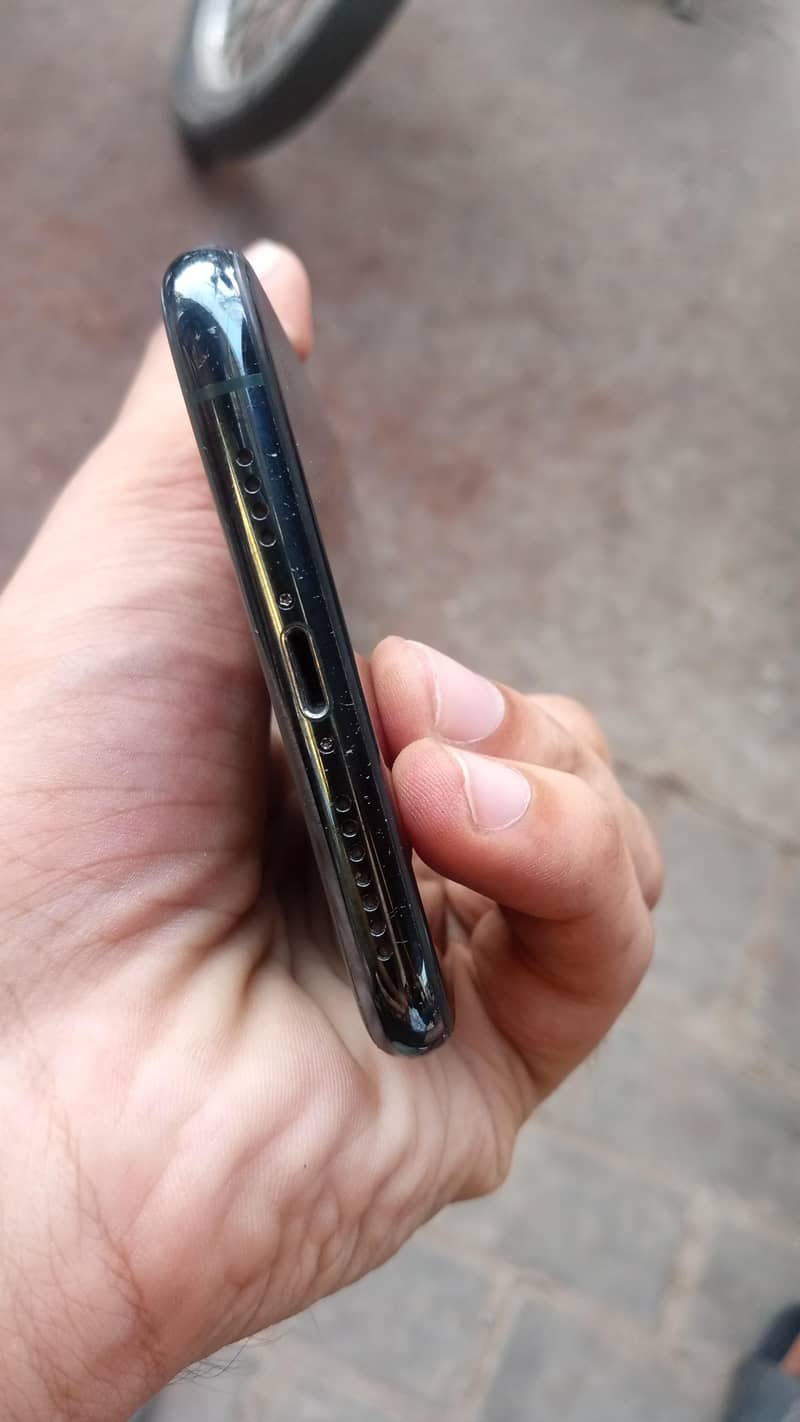 Apple iPhone 11 Pro Max 2