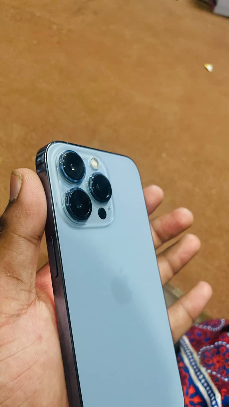 Apple iPhone 13 Pro 1