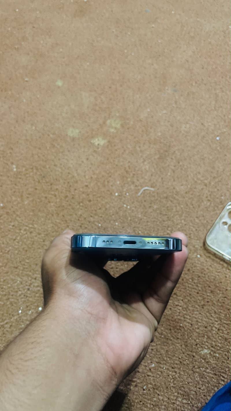 Apple iPhone 13 Pro 2