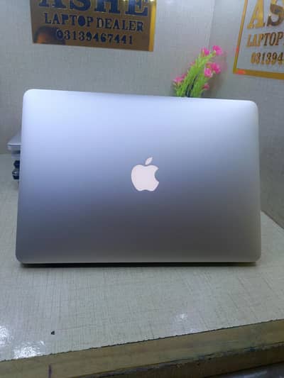 Apple Laptop, Core i5, 5th Generation, Ram 8 GB, Rom 128 gb ssd, 13.3"