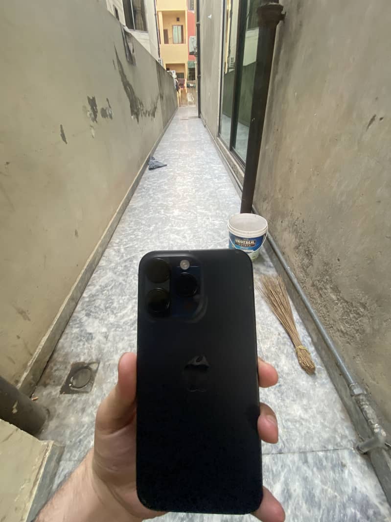 Apple iPhone 15 Pro Max 2