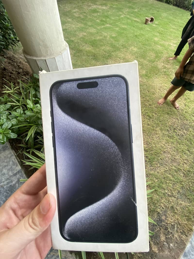 Apple iPhone 15 Pro Max 4