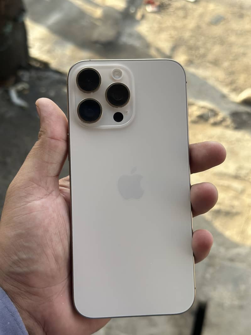 Apple iPhone 16 Pro Max 2