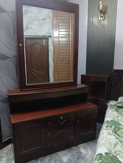 Dressing table