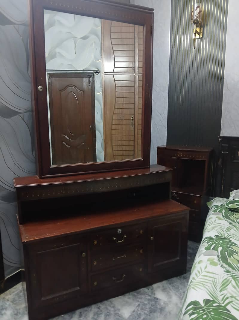 Dressing table 0