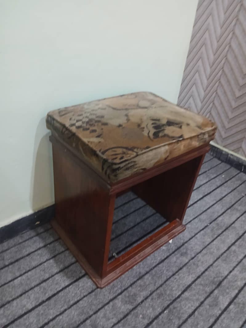 Dressing table 4