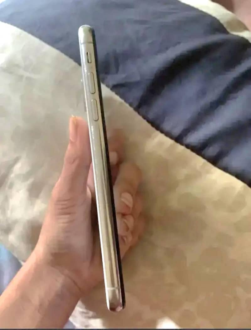 Apple iPhone X 0