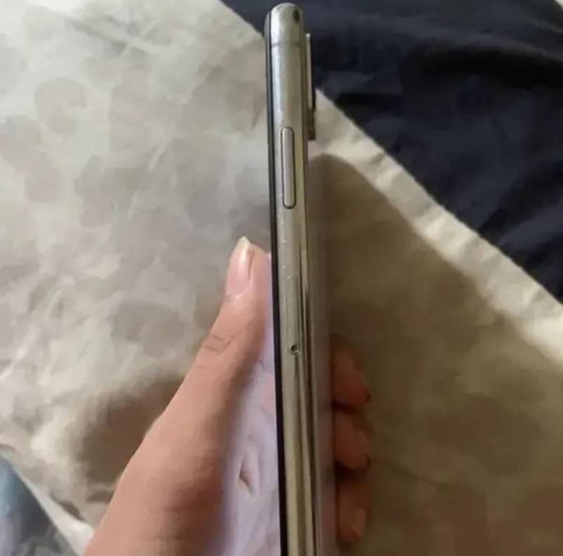 Apple iPhone X 3