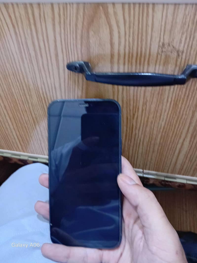 Apple iPhone 12 3