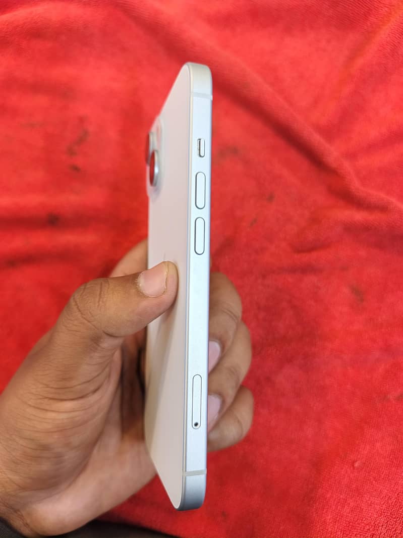 Apple iPhone 15 3