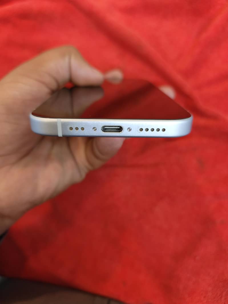 Apple iPhone 15 4
