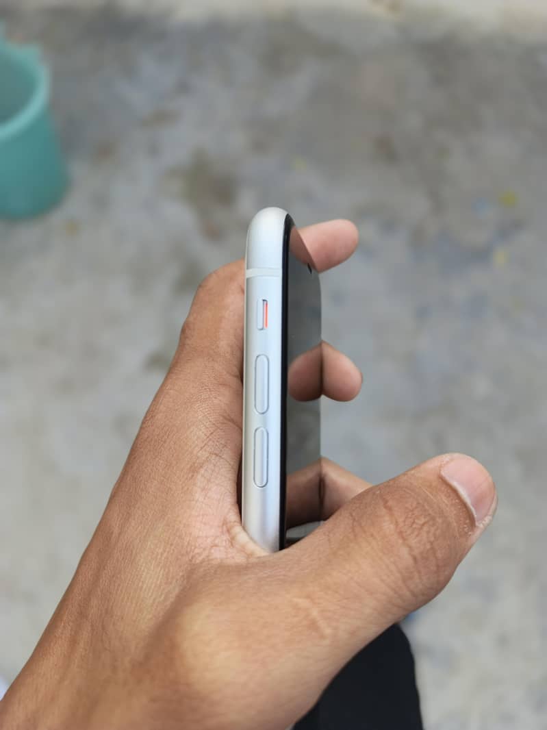 Apple iPhone XR 1