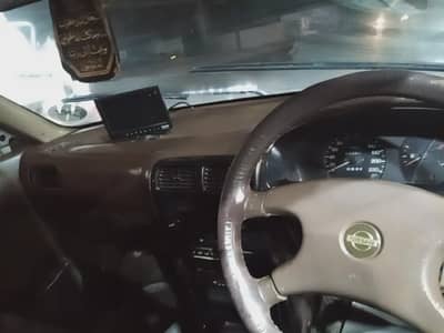 Nissan Sunny 1993
