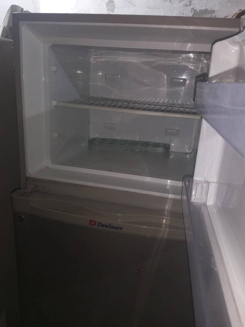 Dawlance Medium Size  Excellent Condition 2