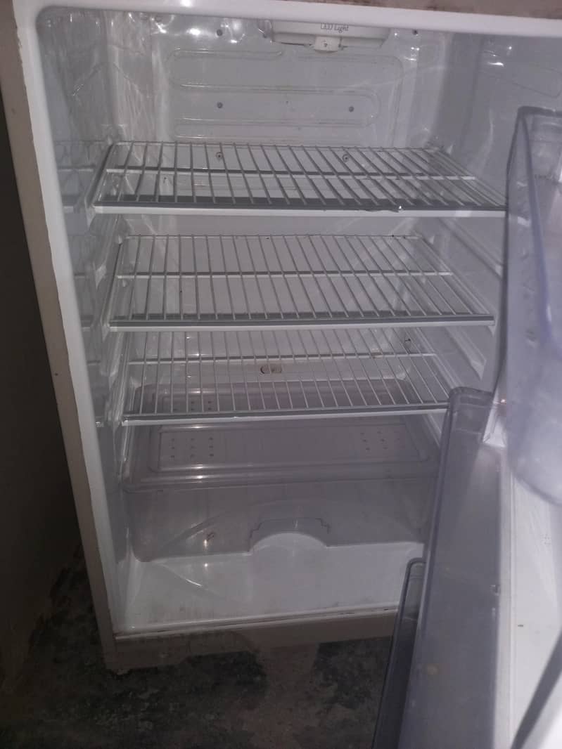 Dawlance Medium Size  Excellent Condition 3