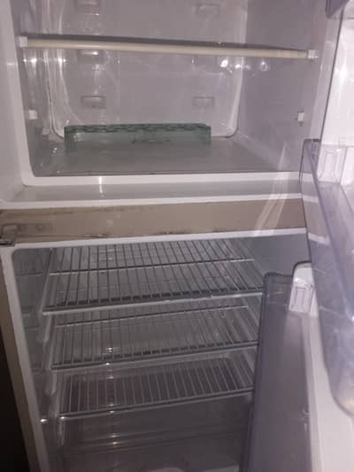 Dawlance Medium Size  Excellent Condition