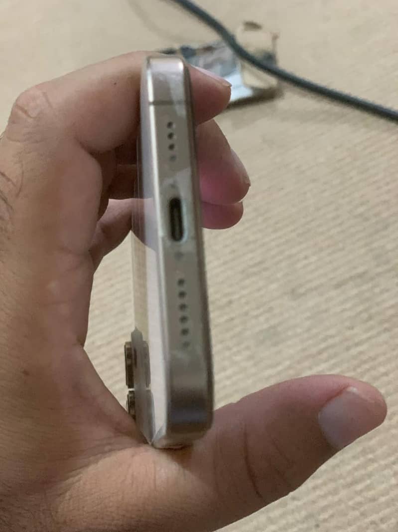 Apple iPhone 16 Pro Max 4