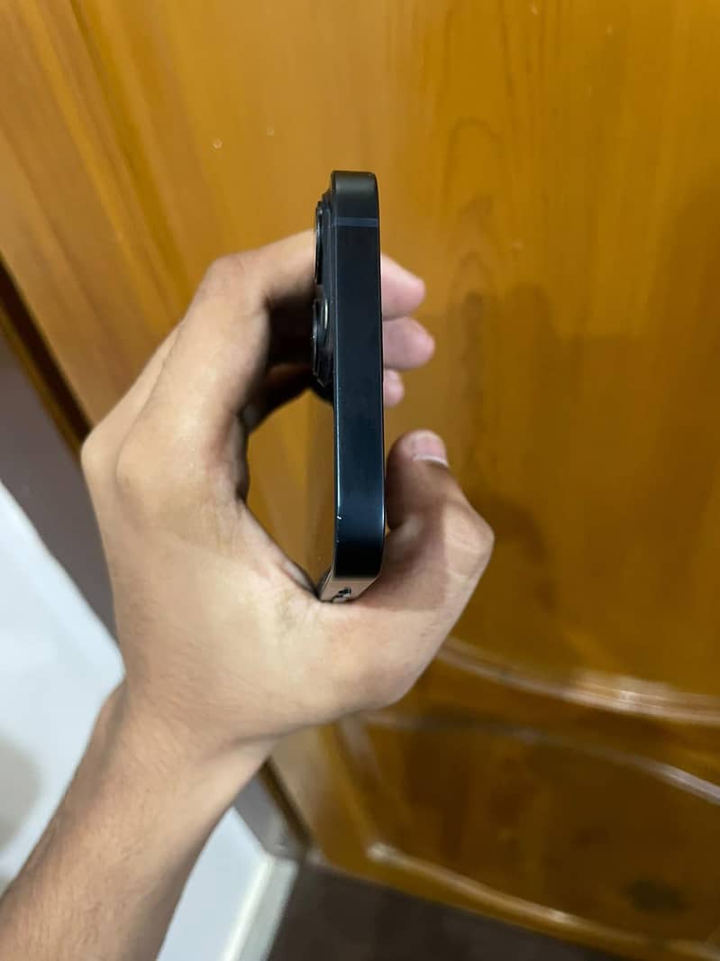 Apple iPhone 13 2