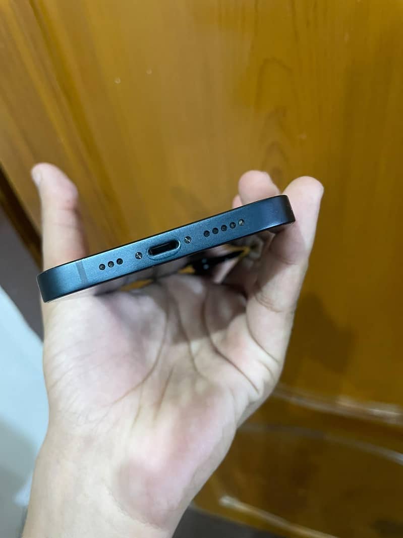 Apple iPhone 13 4