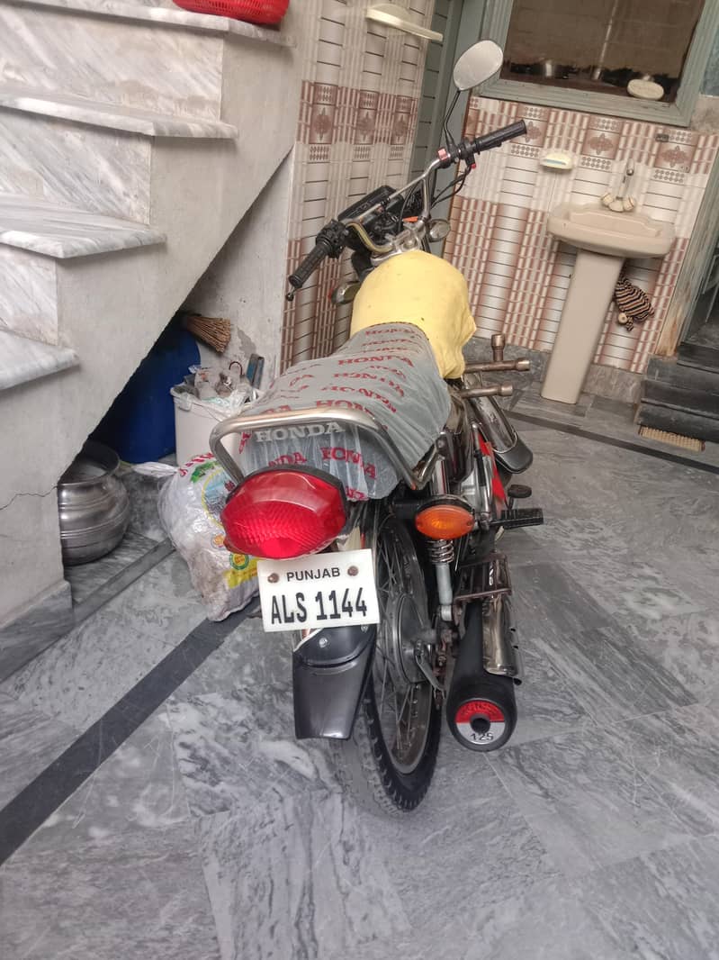 Self start 125 mint condition 1