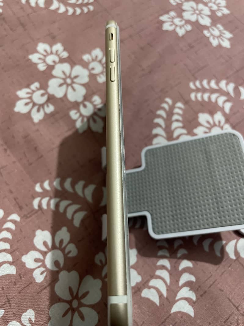 Apple iPhone 7 Plus 2