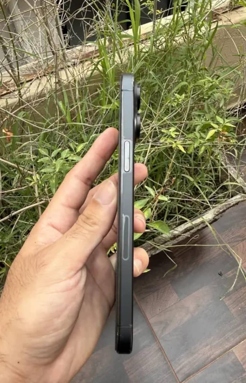 Apple iPhone 15 Pro Max 0