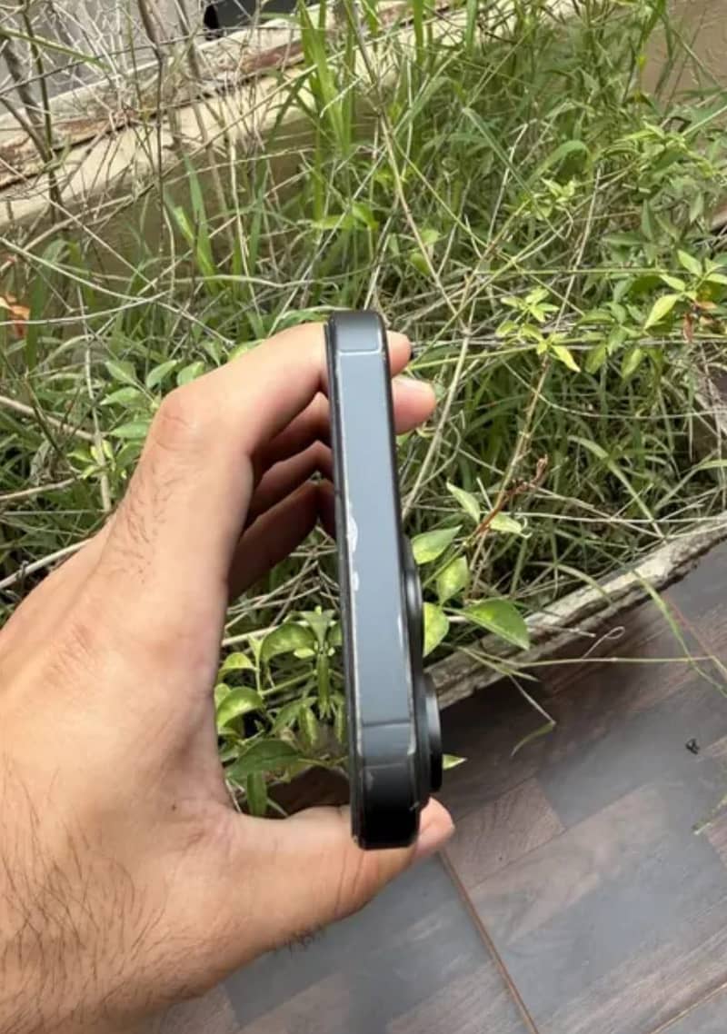 Apple iPhone 15 Pro Max 1