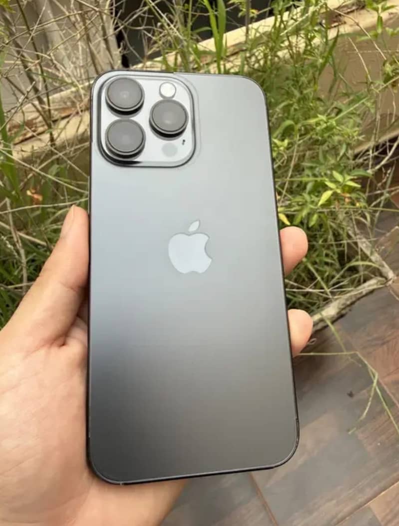 Apple iPhone 15 Pro Max 3