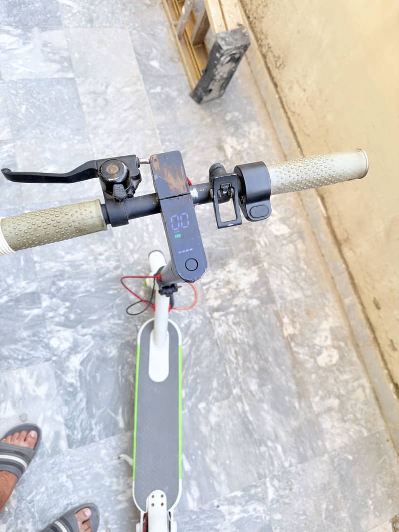 Electric scooty 0
