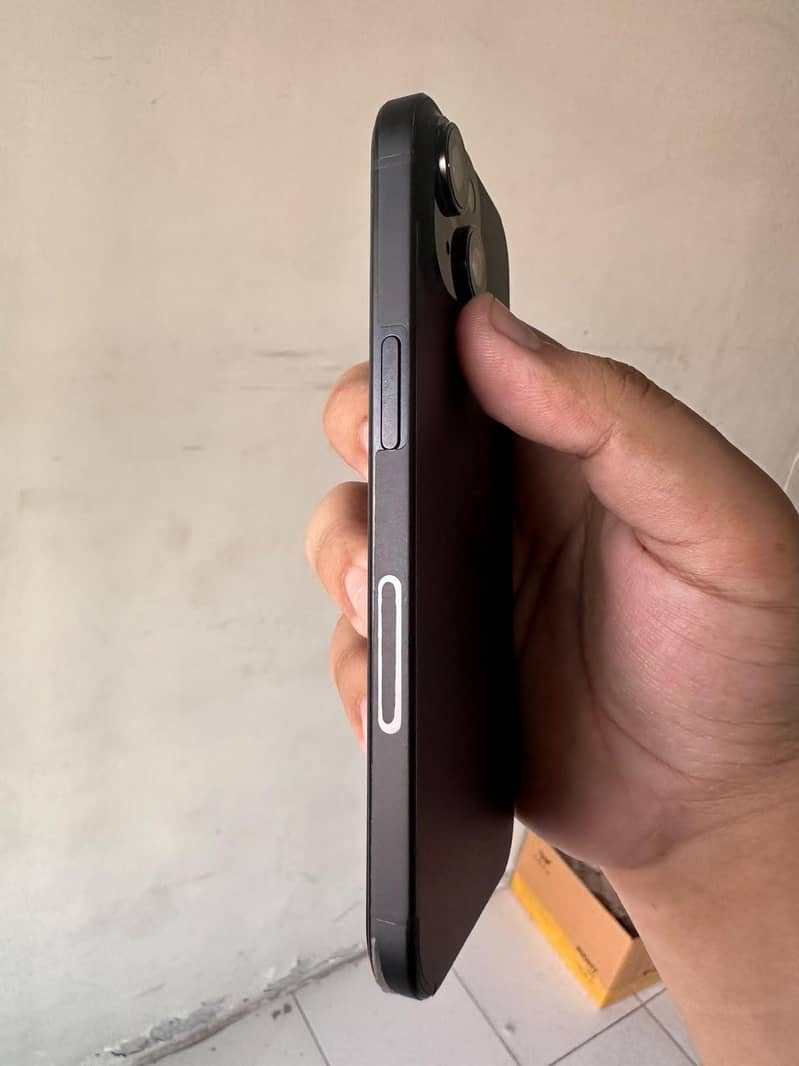 Apple iPhone 15 bypass 4