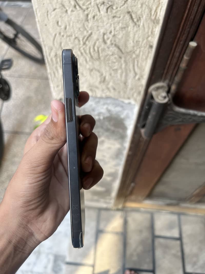 Apple iPhone 13 Pro Max 4