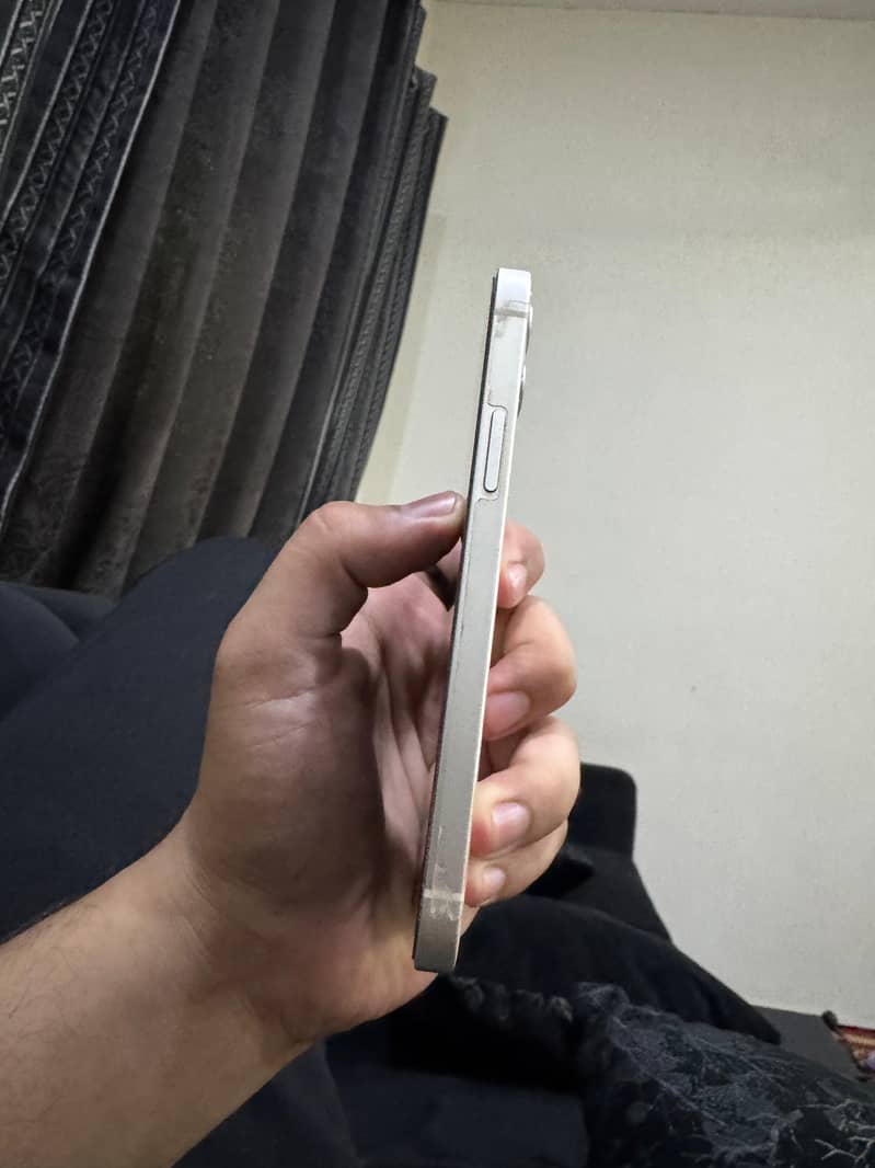 Apple iPhone 12 3