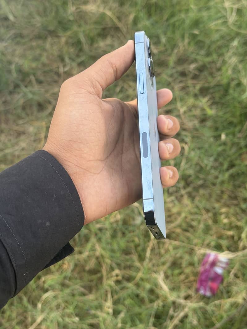 Apple iPhone 13 Pro Max 0