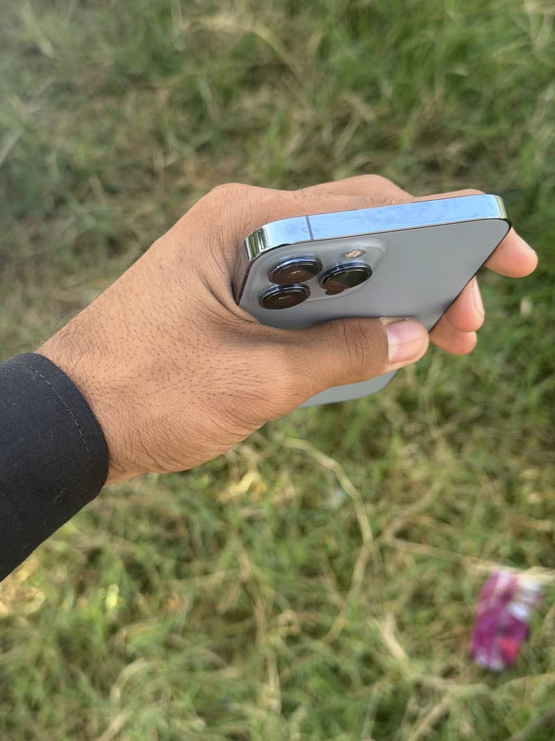 Apple iPhone 13 Pro Max 4