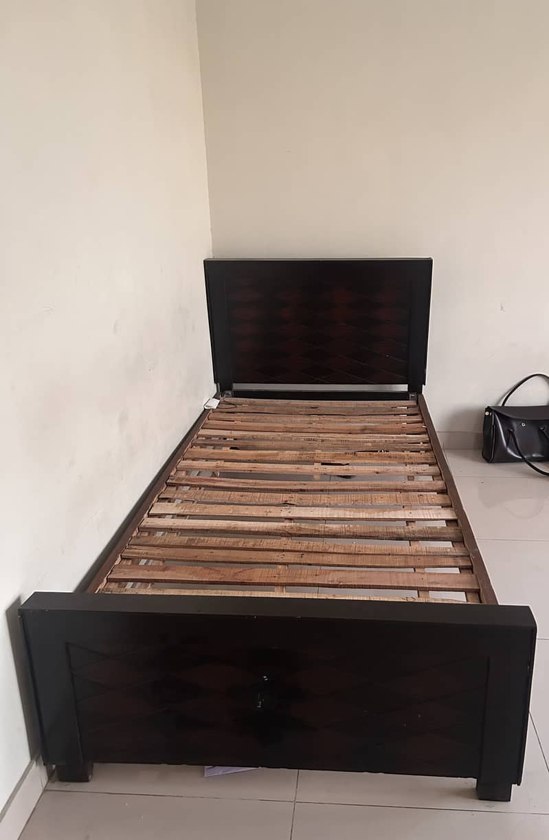 Single bed 0