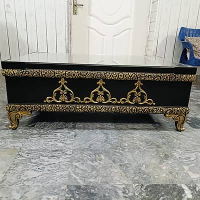 Coffee Table with Decorations - Just like NEW - Sargodha City
