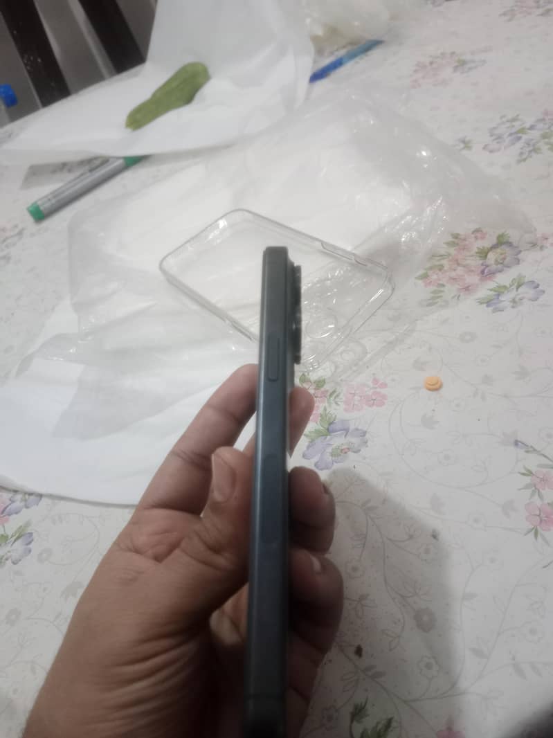 Apple iPhone 15 Pro Max 2
