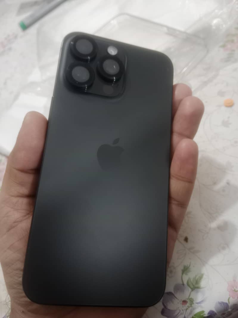 Apple iPhone 15 Pro Max 3