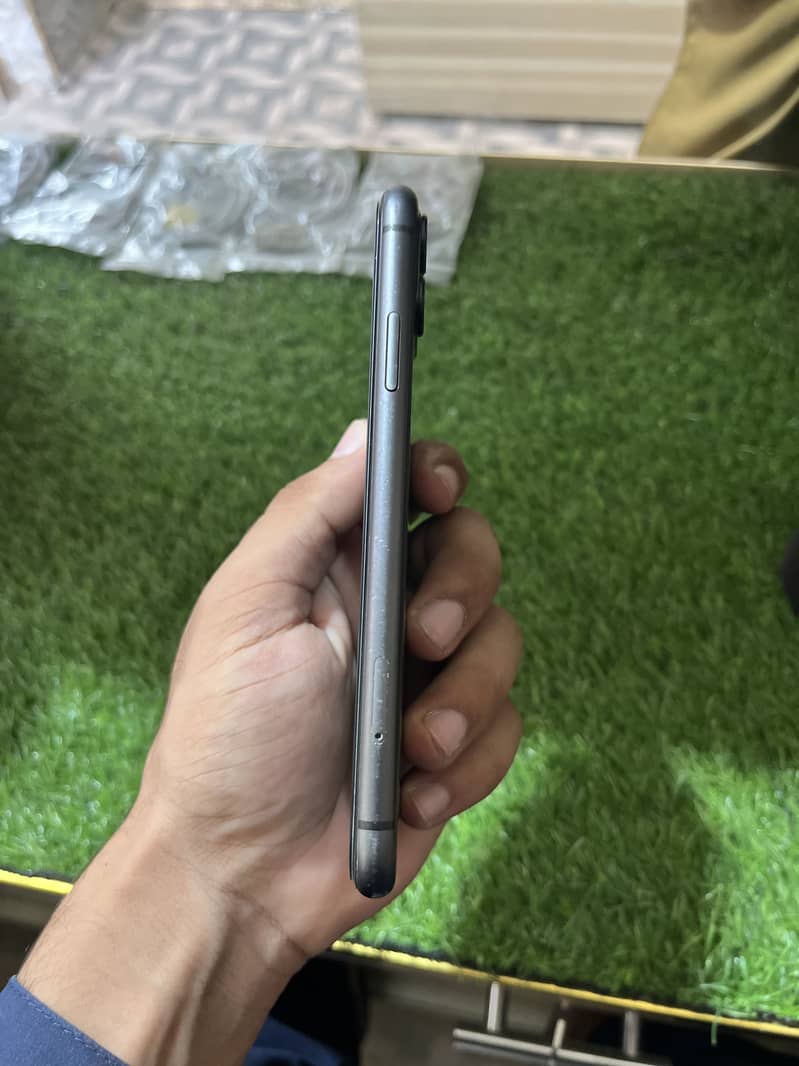 Apple iPhone 11 3