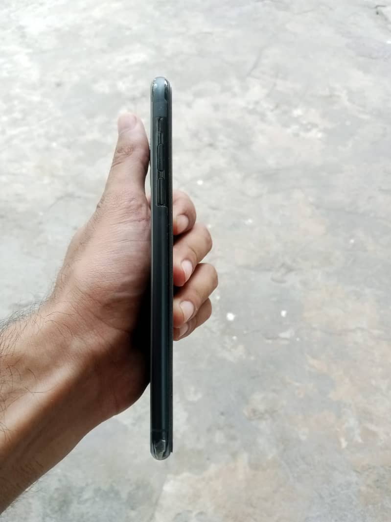 Apple iPhone 11 Pro Max 2