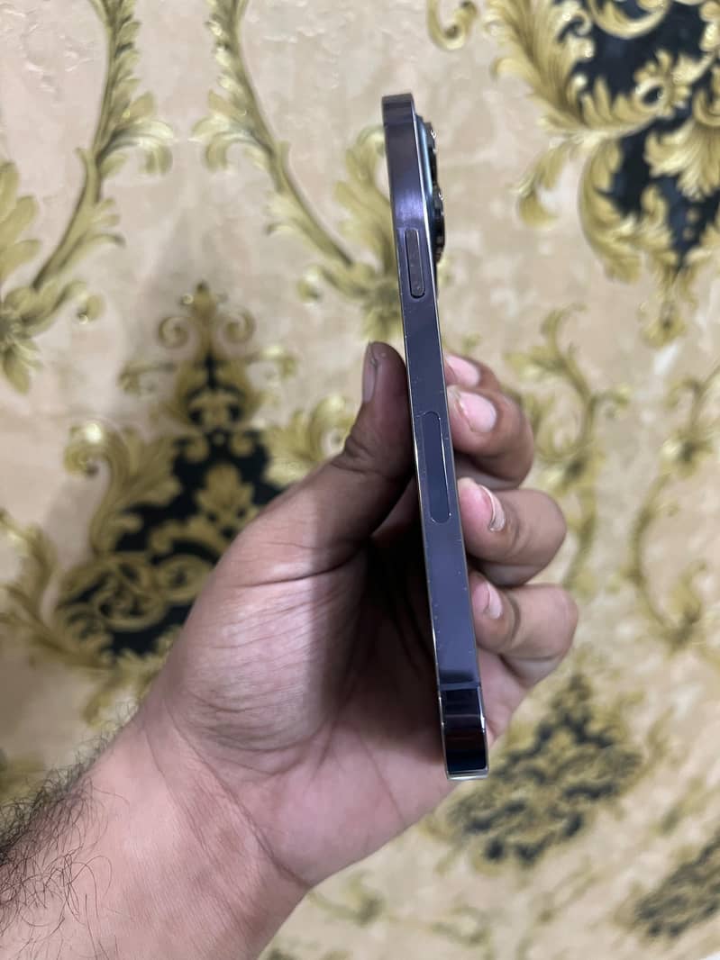 Apple iPhone 14 Pro Max 1