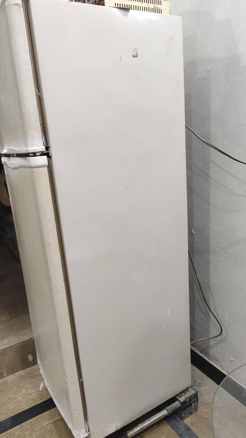 Dawlance Medium size fridge 1