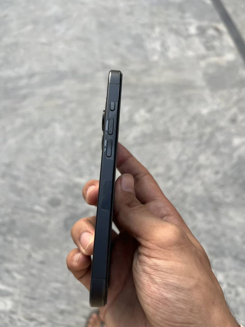 Apple iPhone 15 Pro 2