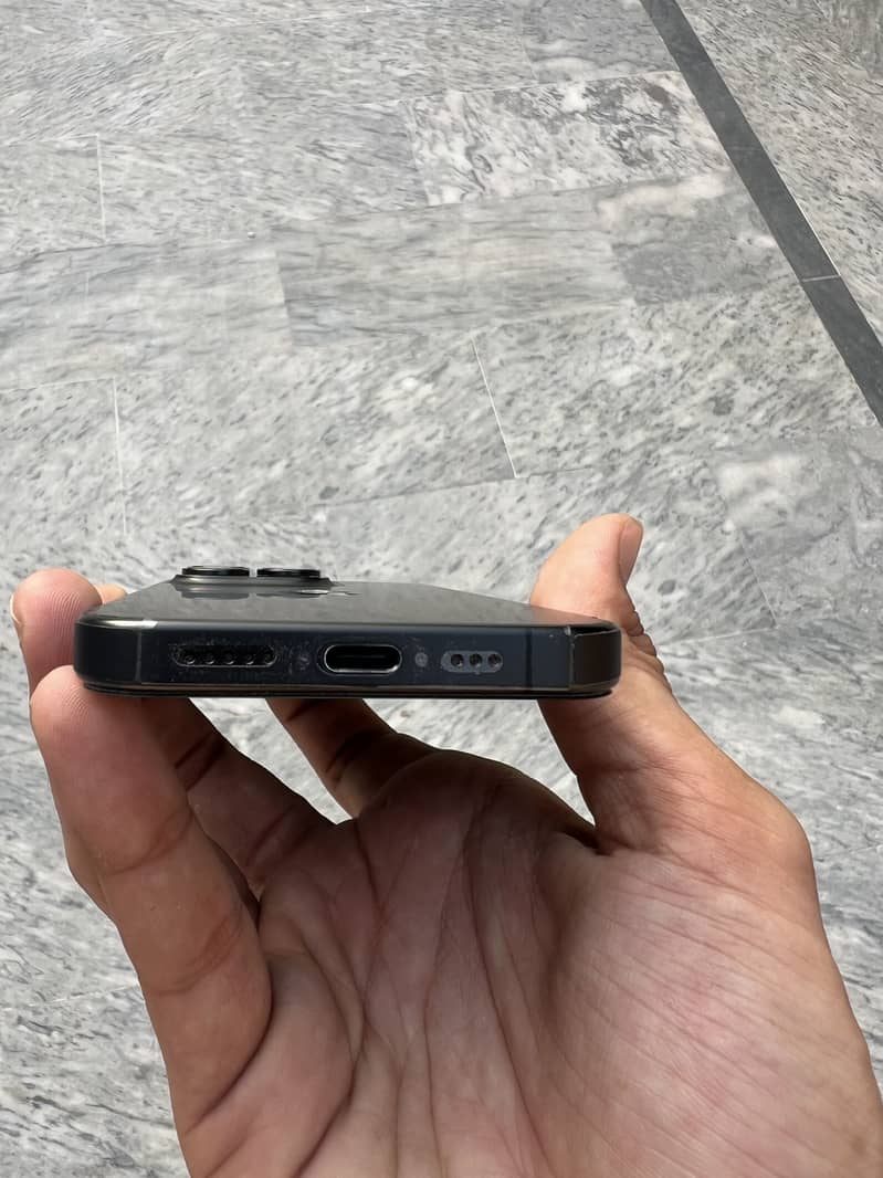 Apple iPhone 15 Pro 3