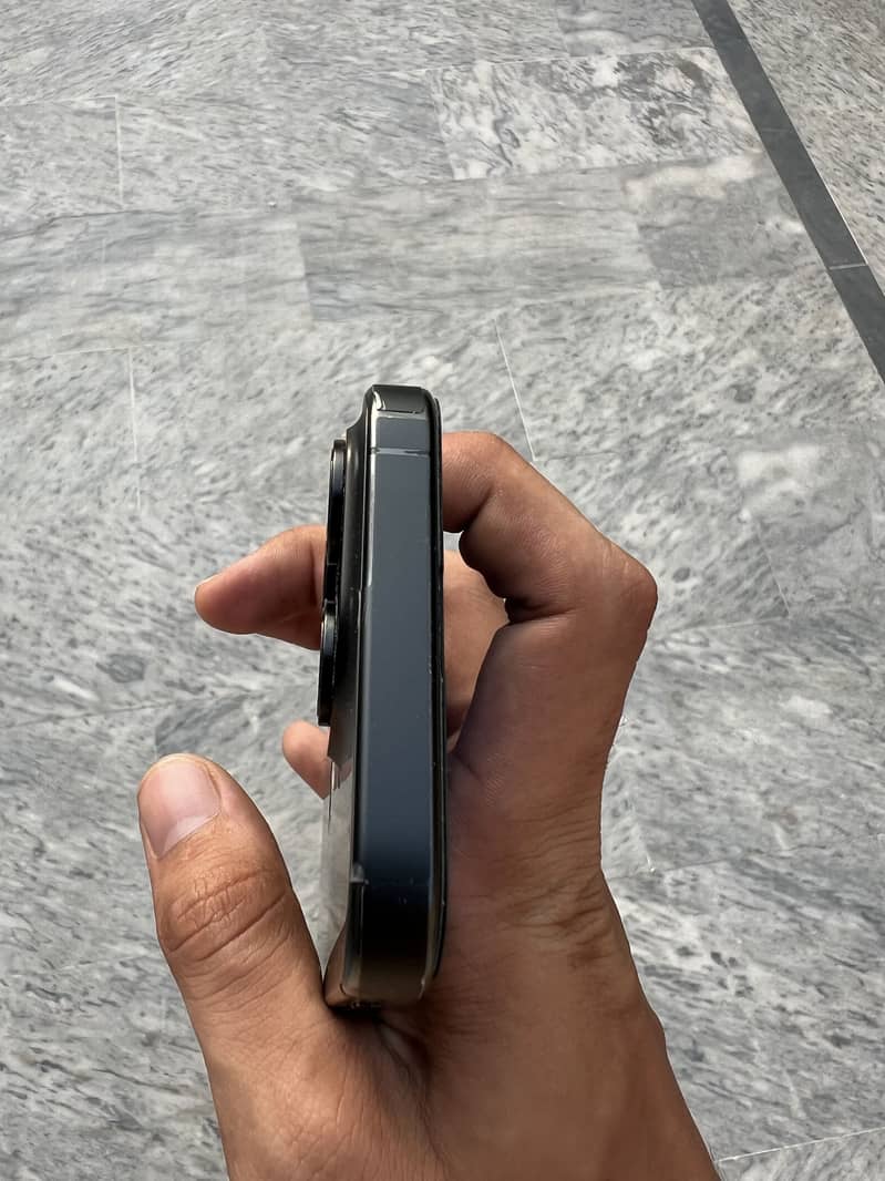 Apple iPhone 15 Pro 4