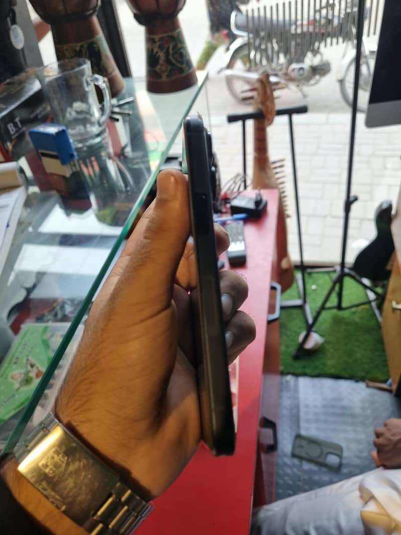 Apple iPhone 15 Pro 2