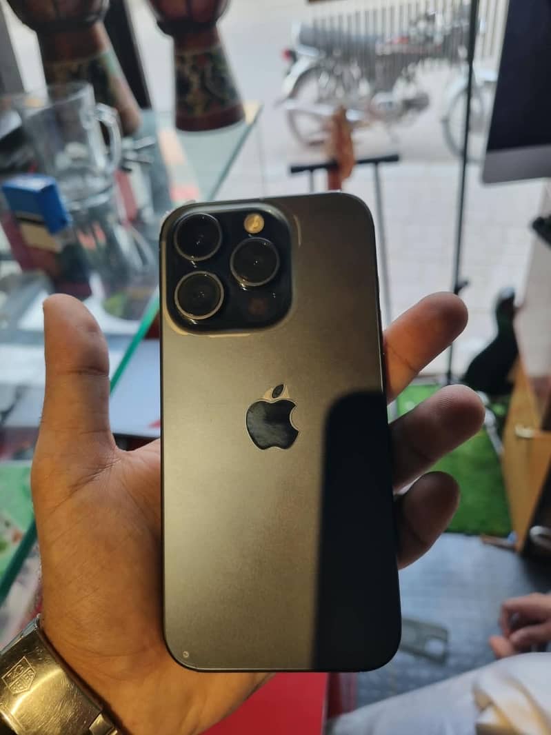 Apple iPhone 15 Pro 1