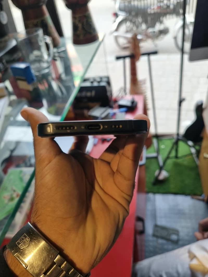 Apple iPhone 15 Pro 3